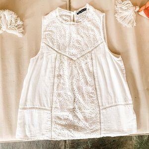 White lace Abercrombie and Fitch top 🔥